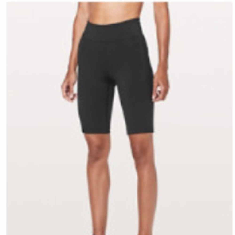 Lululemon on pace short 10*